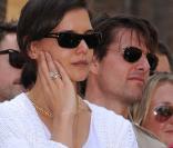 Katie Holmes et Tom Cruise lors de l'inaugration de l'étoile de Cameron Diaz sur le Walk of Fame à Hollywood le 22 juin 2009 : Katie se montre particulièrement touchée  