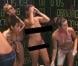 Cindy, nue dans les douches... encore