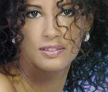 La charmante Sandra Joine, 40 ans, ancienne Miss Belgique... une plastique parfaite et dévoilée ! Madame de Fontenay n'a rien à dire !