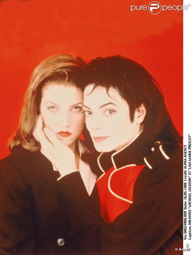 Michael Jackson et Lisa-Marie Presley, la fille du King, avec laquelle il était mariée entre 1994 et 1996. 