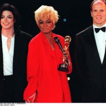 Michael Jackson aux côtés de Diana Ross et Albert de Monaco, aux World Music Awards à Monaco, en 1996.<br />