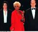 Michael Jackson aux côtés de Diana Ross et Albert de Monaco, aux World Music Awards à Monaco, en 1996. 