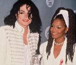 Michael Jackson et sa soeur Janet dont il était très proche. 