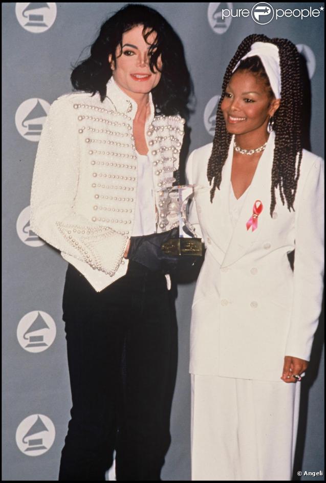 Michael Jackson et sa soeur Janet dont il était très proche. 