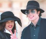 Michael Jackson et Lisa-Marie Presley à Versailles en 1994. 