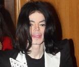 Michael Jackson quitte un centre de dermatologie, le 20/05/09. 