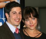 Jason Biggs et sa future femme Jenny Mollen à la première de Over her dead body
