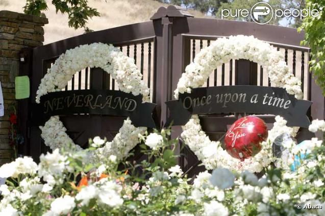 Le portail fleuri de Neverland en juin 2009