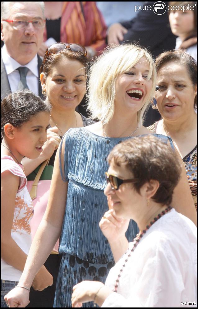 Flavie Flament ravie du bonheur de son amie au mariage de Laurence Ferrari et Renaud Capuçon le 3 juillet 2009