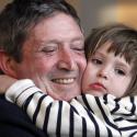 Le père de la petite Elise obtient la garde provisoire de la fillette...