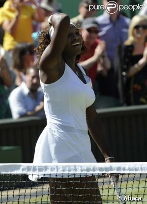 Serena Williams a remporté le tournoi de Wimbledon face à sa soeur Venus.