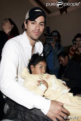 Enrique Iglesias est venu apporter un peu d'amour aux enfants malades à Mexico