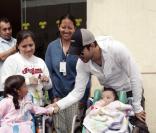 Enrique Iglesias est venu apporter un peu d'amour aux enfants malades à Mexico