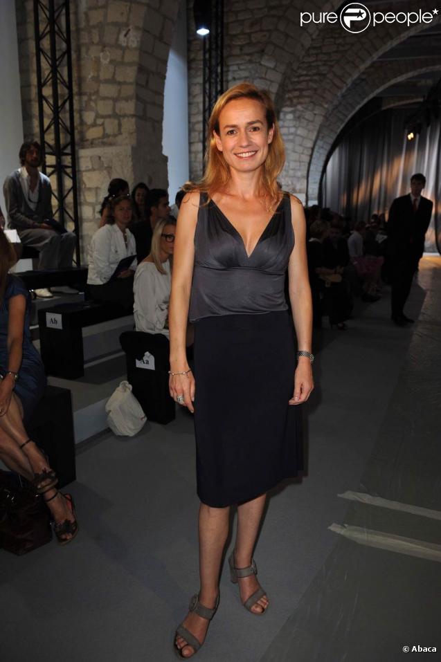 Sandrine Bonnaire au défilé Georges Chakra  lors de la Fashion Week parisienne, le 7 juillet 2009
