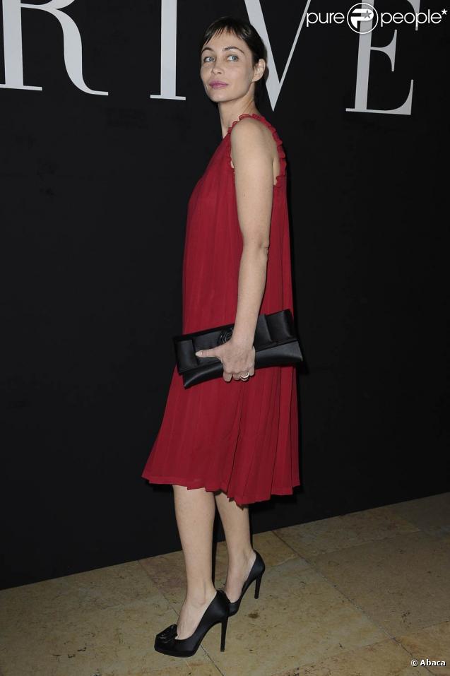 Emmanuelle Béart au défilé Giorgio Armani lors de la Fashion Week parisienne, le 7 juillet 2009