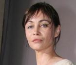 Emmanuelle Béart au défilé Stéphane Rolland lors de la Fashion Week parisienne, le 6 juillet 2009
