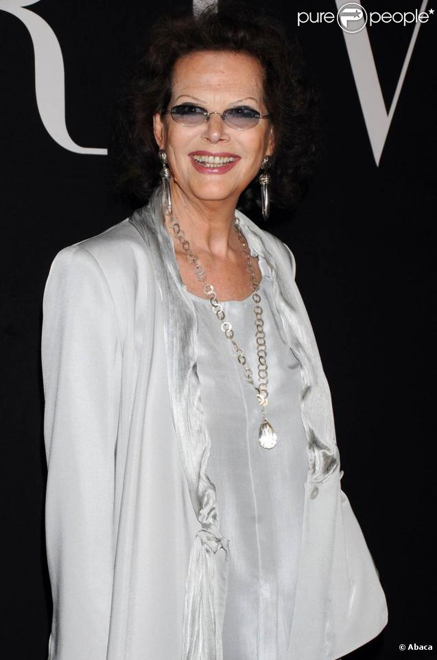 Claudia Cardinale au défilé Giorgio Armani lors de la Fashion Week parisienne, le 7 juillet 2009