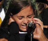 La jeune Paris, 11 ans, a lancé un vibrant hmmage à son père Michael Jacskon avant de s'effondrer dans les bras de sa tante Janet Jackson et de son oncle Maron.  Le 7/7/2009 au Staples Center 