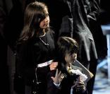 Paris Jackson veille sur son frère au Staples Center