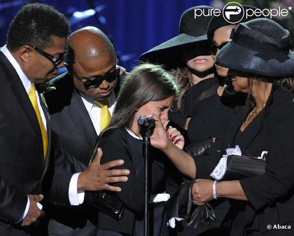 Paris Jackson s'est effondrée après son hommage vibrant à son père Michael Jackson au Staples Center le 7/07/2009 