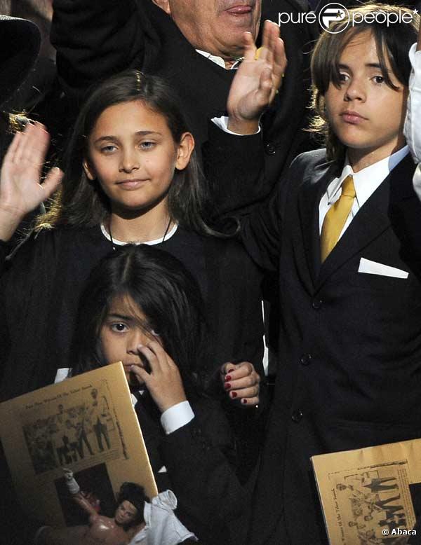 Les enfants de Michael Jackson, Paris et Prince Michael au Staples Center, à Los Angeles, le 7 juillet 2009. 