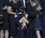 La famille Jackson, bouleversée, au Staples Center de Los Angeles, le 7 juillet 2009. 
