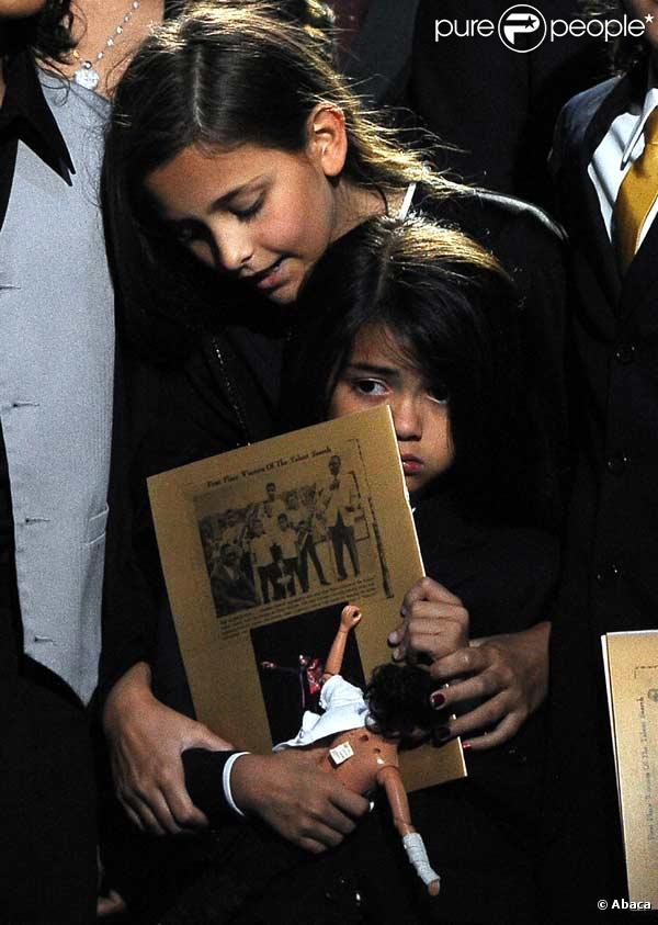 Les enfants de Michael Jackson au Staples Center le 7 juillet 2009 lors de l'hommage public à leur papa... 