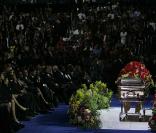 Le cercueil de Michael Jackson au Staples Center face à sa famille 