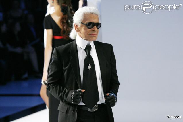 Karl Lagerfeld au défilé automne-hiver 2010 de Chanel le 7 juillet 2010 à Paris