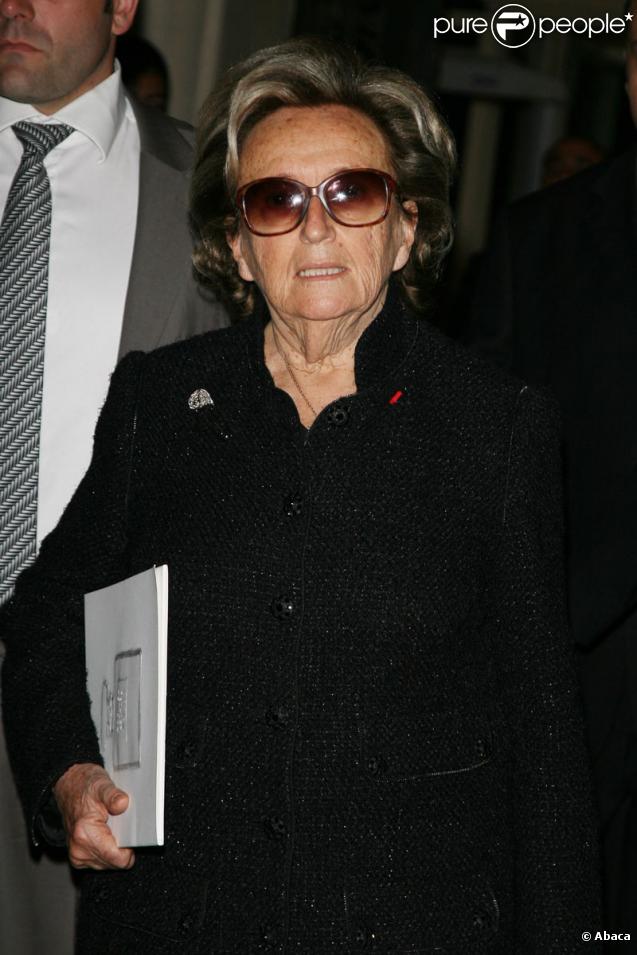 Bernadette Chirac assistant au défilé automne-hiver 2010 de Chanel le 7 juillet 2009 à Paris