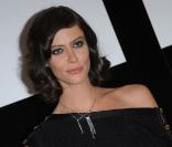 Anna Mouglalis assistant au défilé automne-hiver 2010 de Chanel le 7 juillet 2009 à Paris