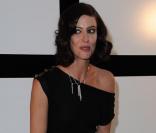 Anna Mouglalis assistant au défilé automne-hiver 2010 de Chanel le 7 juillet 2009 à Paris