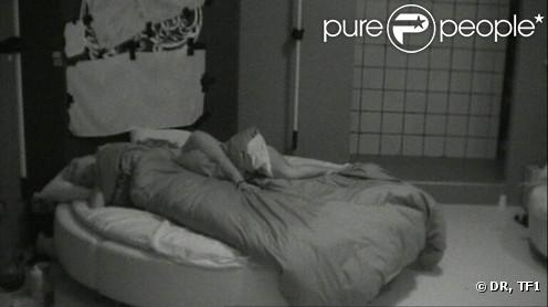 Angie et Romain, les inséparables de la maison des secrets, sous la couette...  