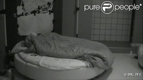 Angie et Romain, les inséparables de la maison des secrets, sous la couette...  