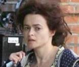 Helena Bonham Carter marche près de sa maison à Londres le 9 juillet 2009