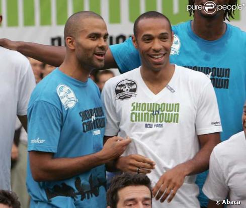 Thierry Henry et Tony Parker participent à un match de foot de charité à New York