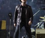 U2 en concert au Stade de France, à Paris, le 11 juillet 2009