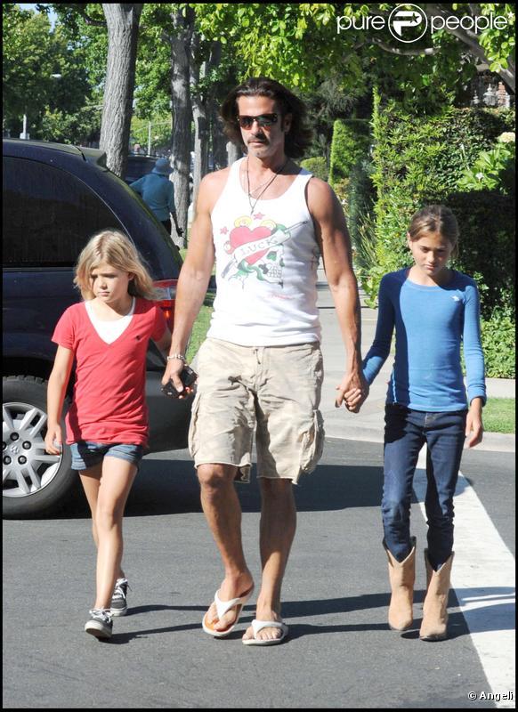 Lorenzo Lamas et ses filles Isabella et Victoria à Los Angeles le 11 juillet 2009