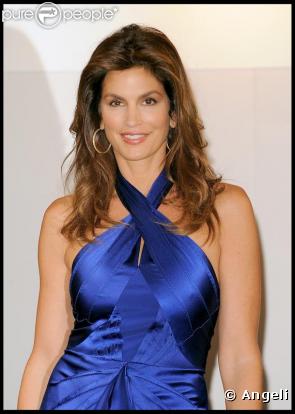 Cindy Crawford, lors du lancement du nouveau lisseur de la marque Remington à Bueno Aires, le 18 juin 2009