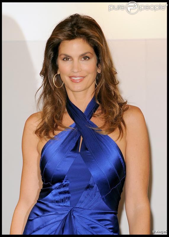 Cindy Crawford, lors du lancement du nouveau lisseur de la marque Remington à Bueno Aires, le 18 juin 2009 
