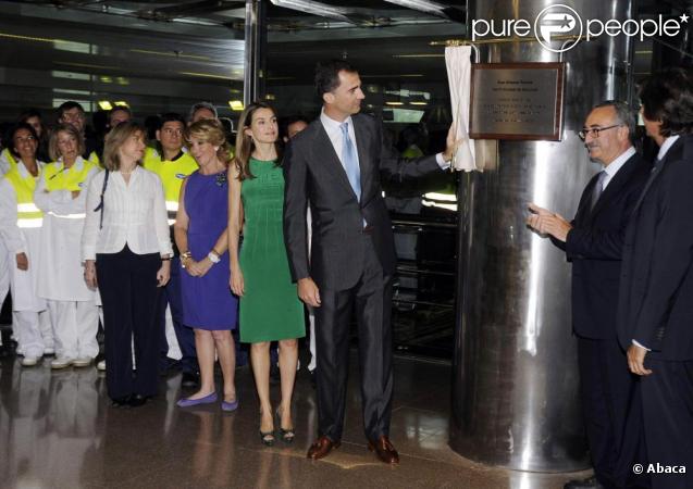 Letizia d'Espagne et son époux Felipe visitent le laboratoire d'investigations Danone, à Madrid. 13/07/09