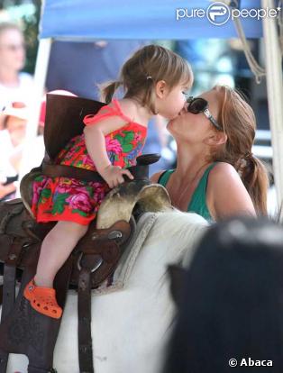 Isla Fisher et sa fille Olive à Los Angeles