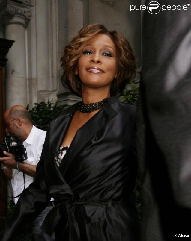 external image 249557-whitney-houston-arrive-a-londres-pour-637x0-3.jpg