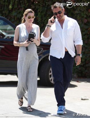 Ellen Pompeo fait des courses à Los Angeles en compagnie d'un ami. 14/07/09