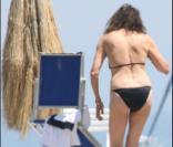 Jacqueline Bisset profite de la plage... ou l'inverse !