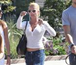 Nicollette Sheridan passe l'après-midi à Malibu avec des amis
