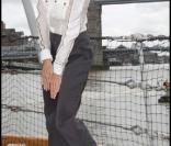 Sienna Miller nous montre son pantalon trempé