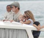 Brad Pitt, Zahara, Angelina Jolie, Shiloh et Pax 