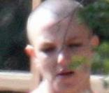 Britney Spears en février 2007 juste après avoir rasé ses cheveux
