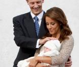 Marie et Joachim de Danemark, radieux pour le baptême de leur premier enfant, le prince Henrik (né le 4 mai 2009), à l'église de Mogeltonder